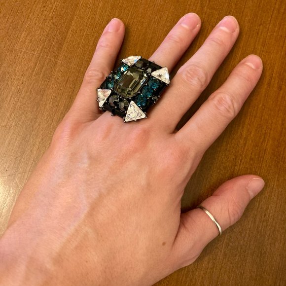 Beautiful Art Deco Cocktail Ring with Crystals - BNWOT - Picture 3 of 3
